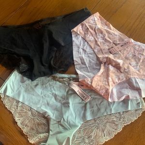 Brand-NEW Victoria’s Secret hiphuggers & hipster underwear